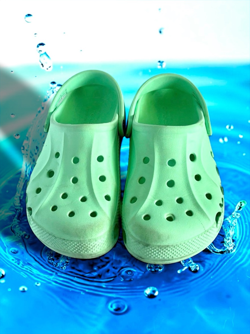 Crocs Classic Clog Mint Green Youth J2 Good Used Condition